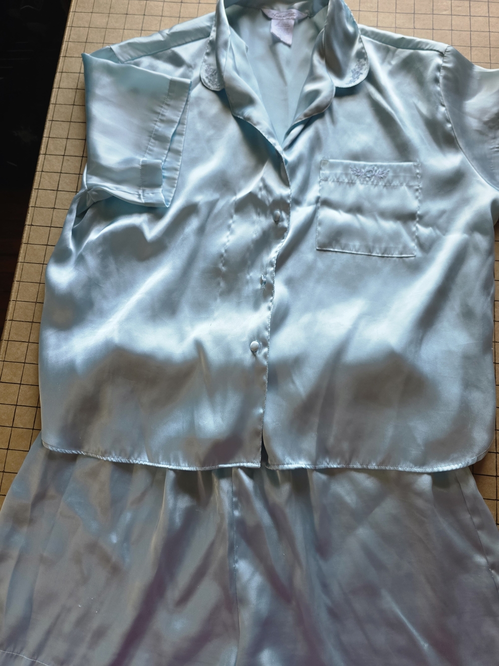 Secret Treasures Satin Button Top & Shorts Set Women’s L Summer Pajama Set - Picture 15 of 15